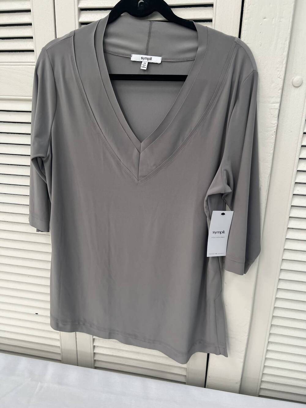 NEW SYMPLI women's splice v-neck go to top in taupe